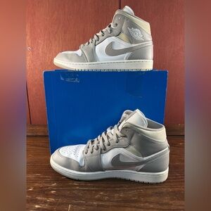 Nike Air Jordan 1 Mid Linen College Grey Light Bone Men's Size US 10.5
